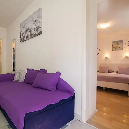Apartment Aurora Bol