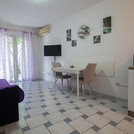 Aurora Apartman *